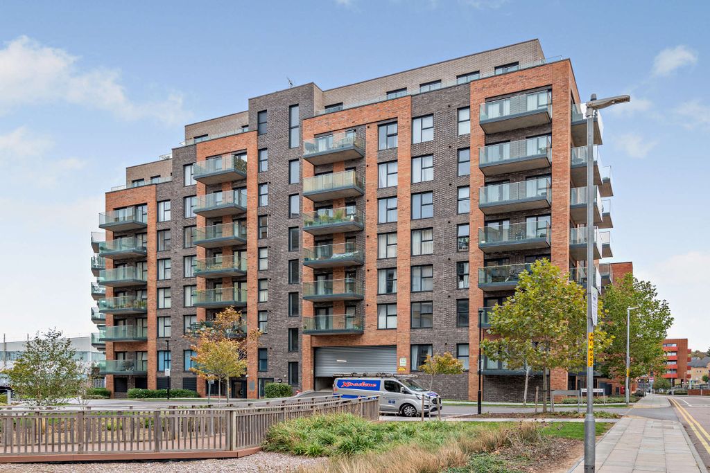 Property photo 2 of 17