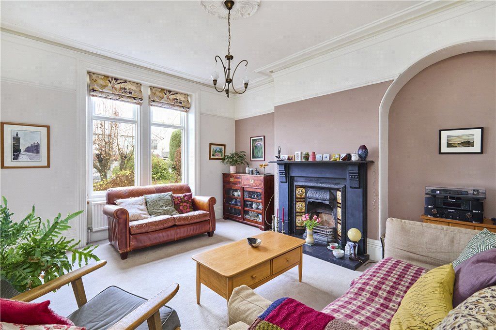 Property photo 2 of 22 Lounge