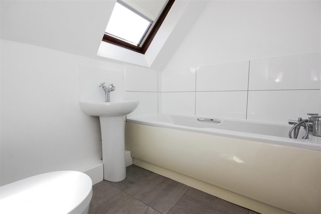 Additional image 15 of 3 bed flat for saleNN29, High Street, Irchester, Wellingborough