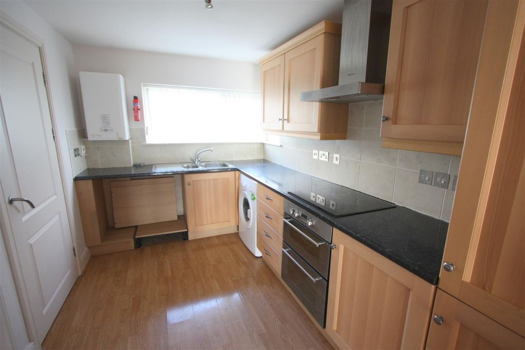 Property photo 2 of 8 16 Longshore Apartments Kitchen