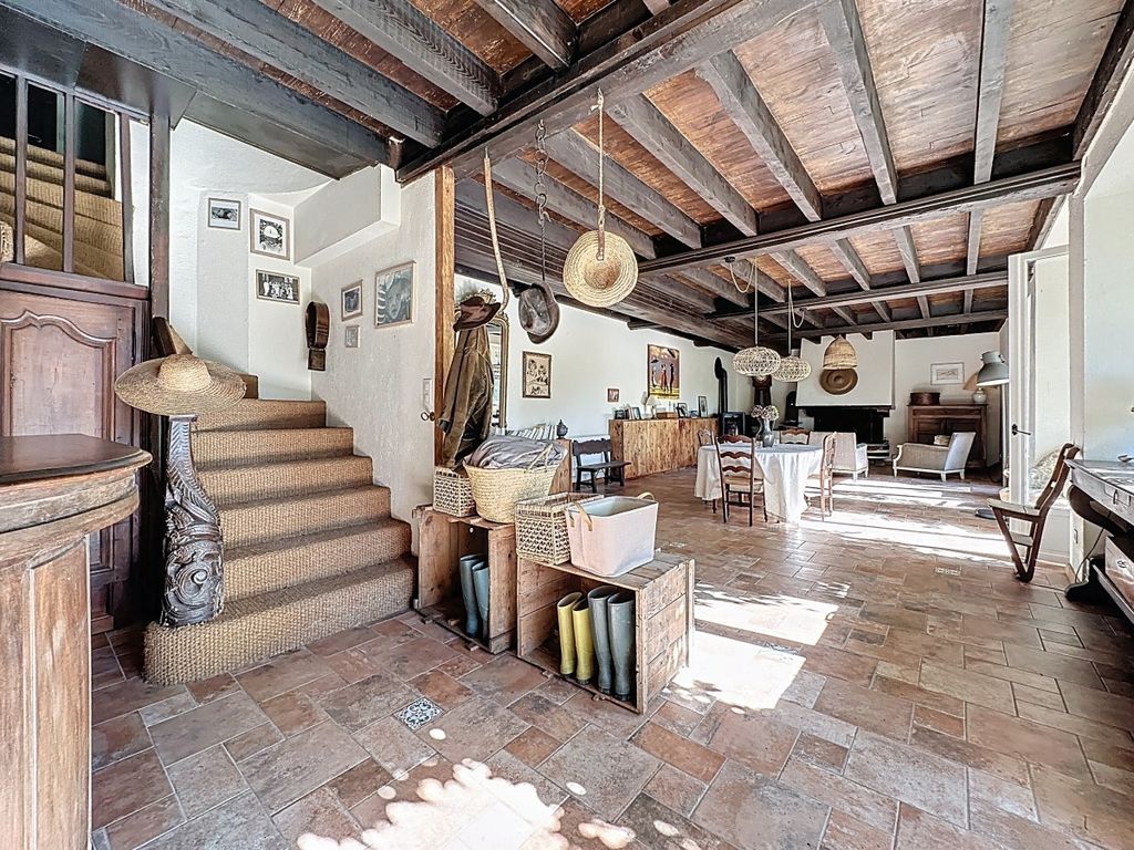Property photo 3 of 27
