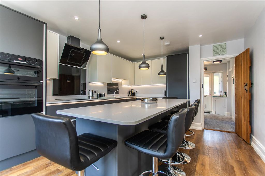 Property photo 3 of 24