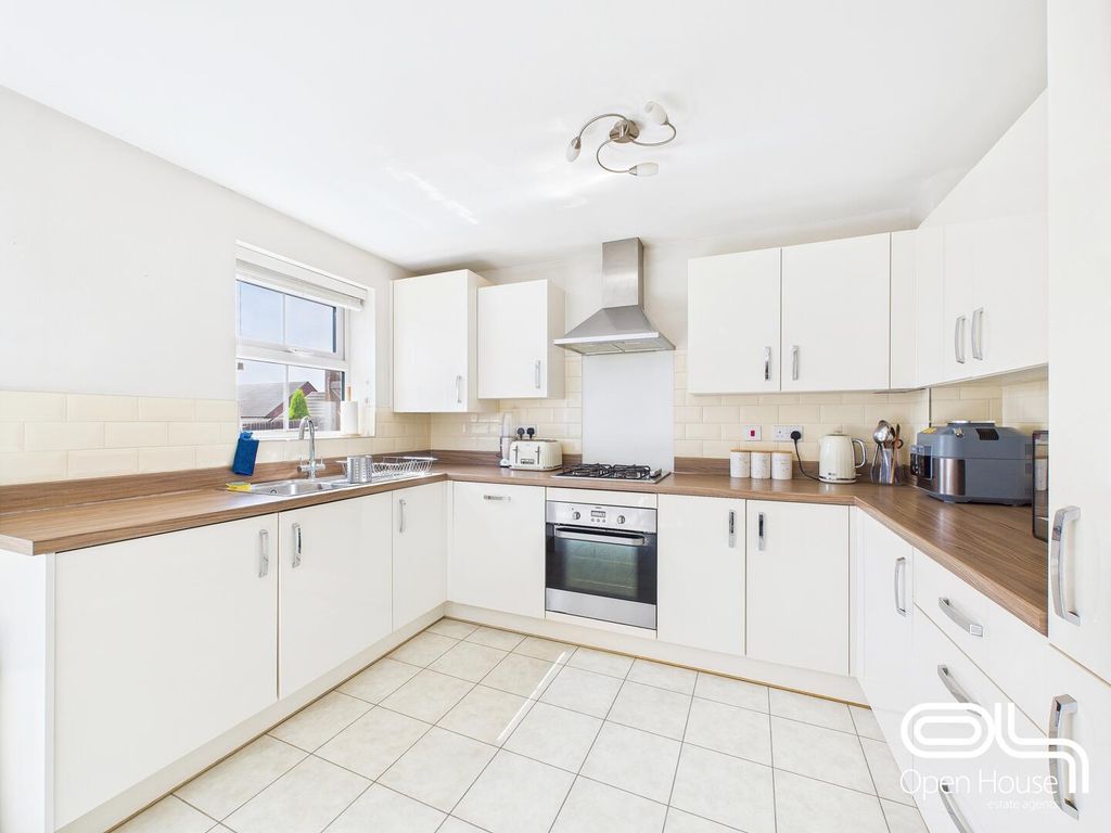 Property photo 2 of 13 Kitchen