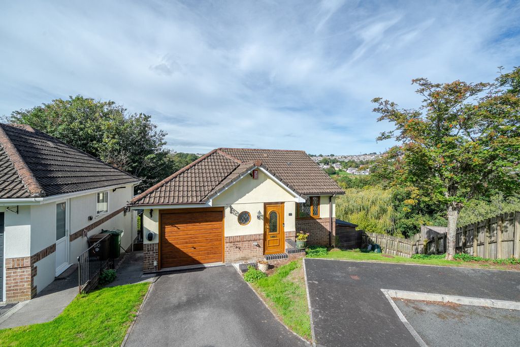 Property photo 1 of 29 1524370-3-1A0d95d...