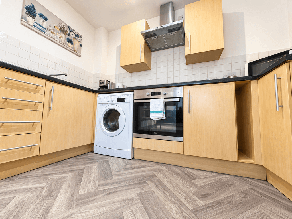 Property photo 3 of 7 Kitchen