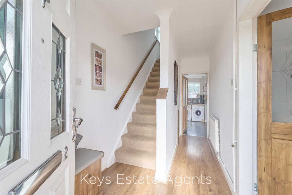 Property photo 2 of 27 Entrance Hall