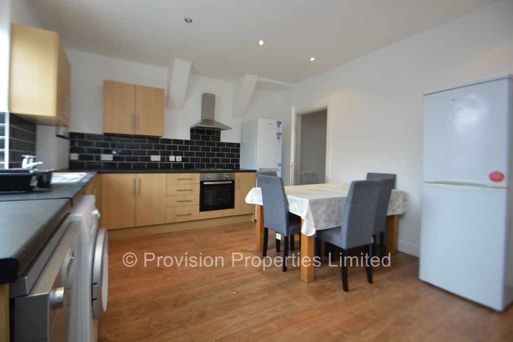 Property photo 3 of 14 Photo