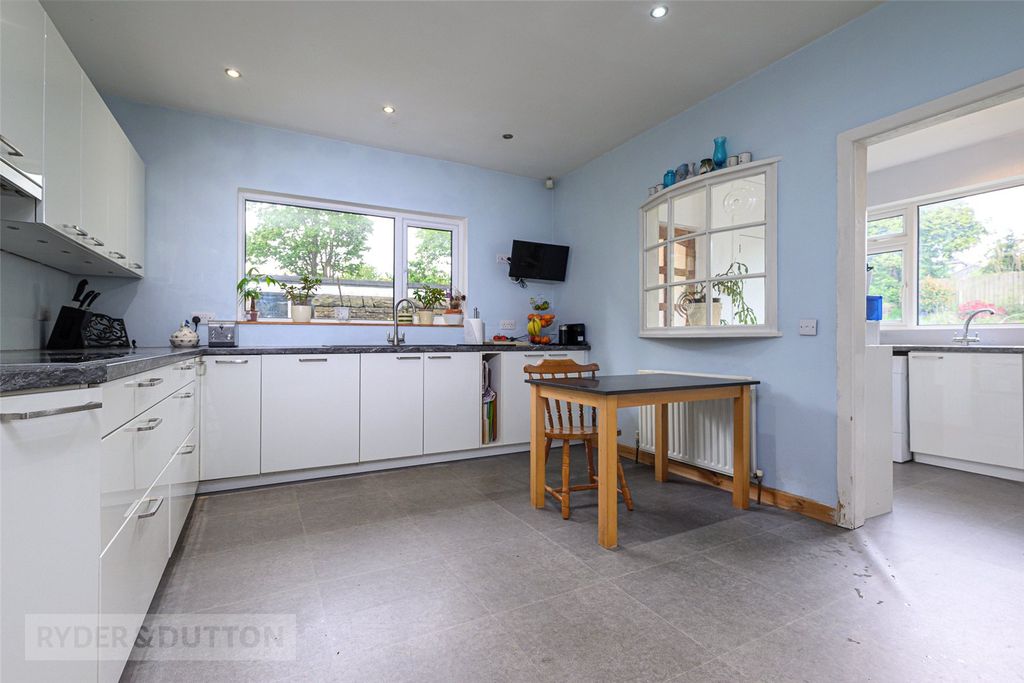 Property photo 2 of 28 Kitchen