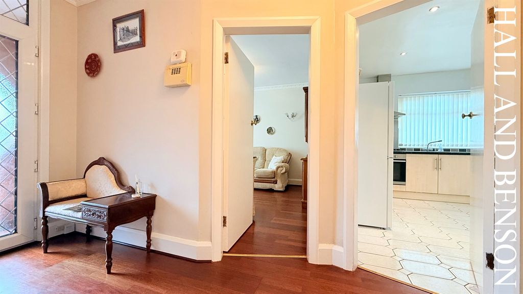 Property photo 3 of 25