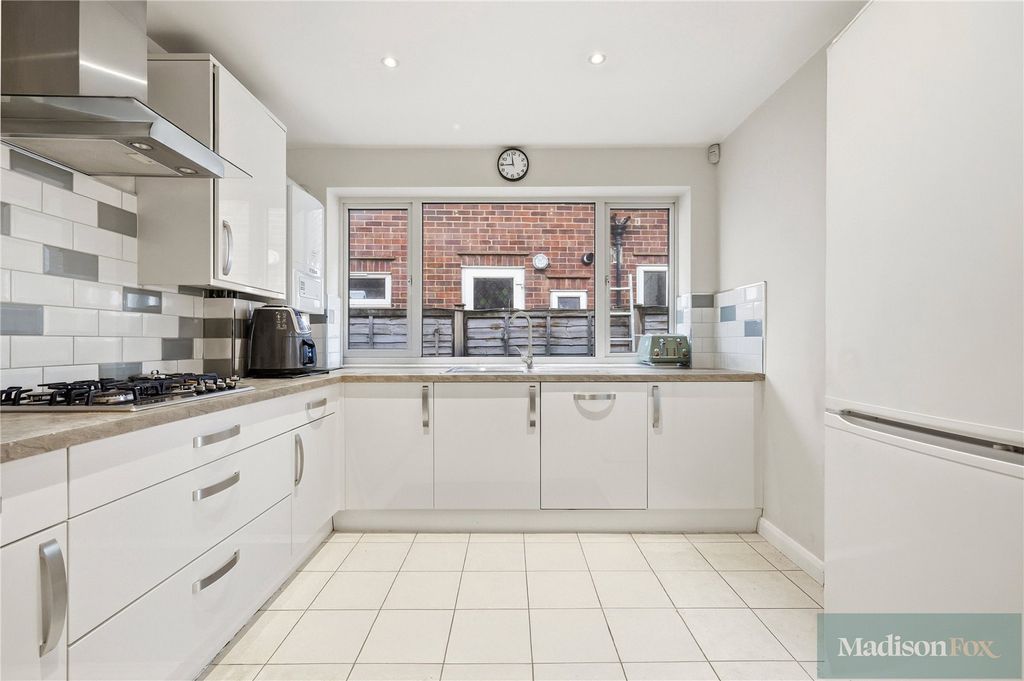 Property photo 3 of 28 Picture No. 19