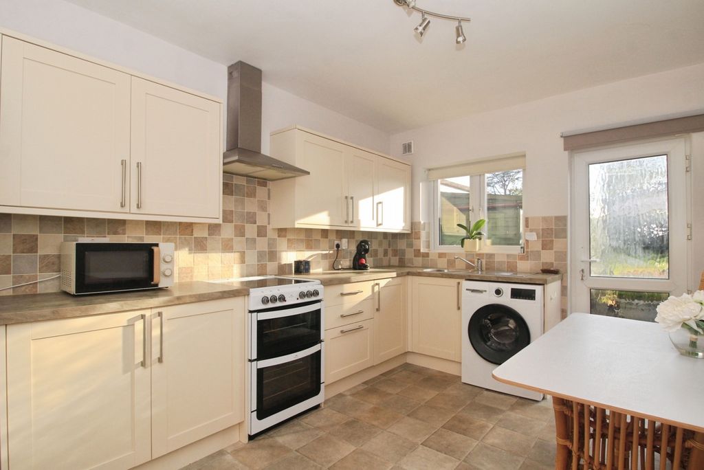 Property photo 2 of 11 Breakfast Kitchen