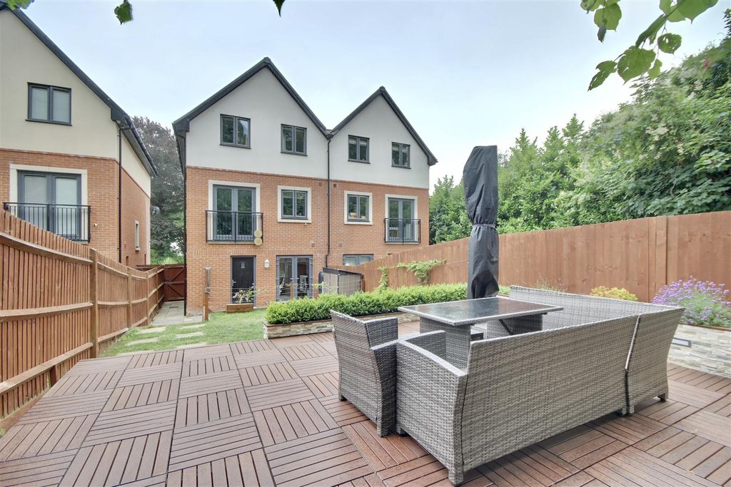 Property photo 1 of 19 8323Cdb6-C188-4573-91D5-89DC4B0431F9_1_201_A.Jpeg