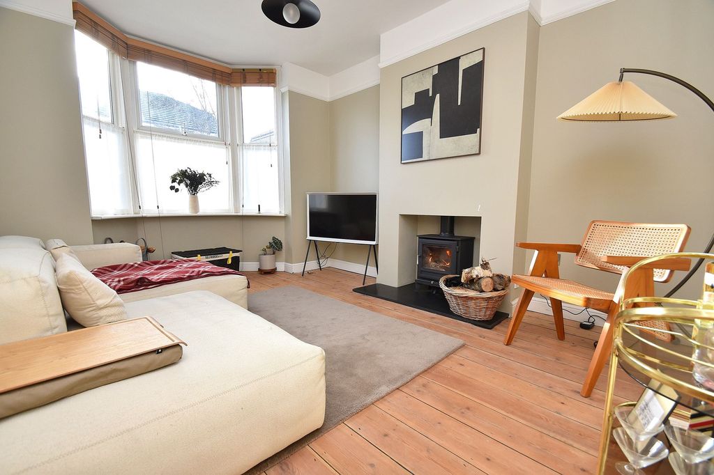 Property photo 2 of 20