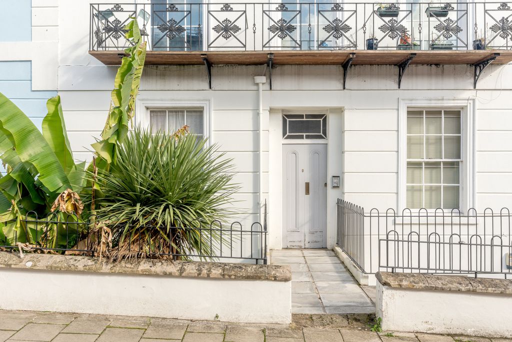 Property photo 3 of 10 8