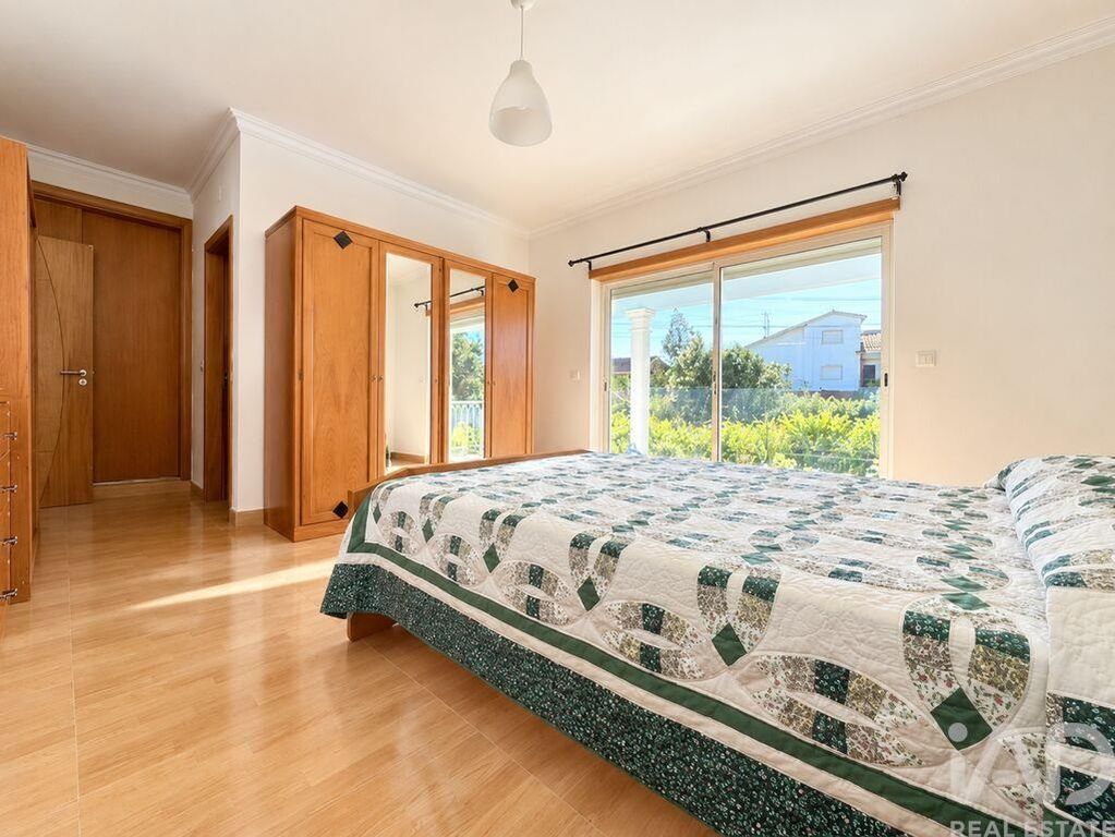 Property photo 1 of 40