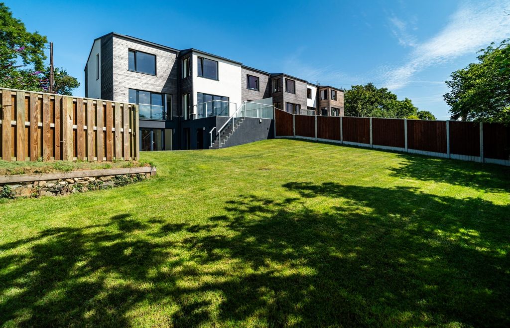 Property photo 1 of 37