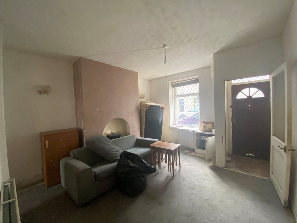 Property photo 3 of 9 Living Room