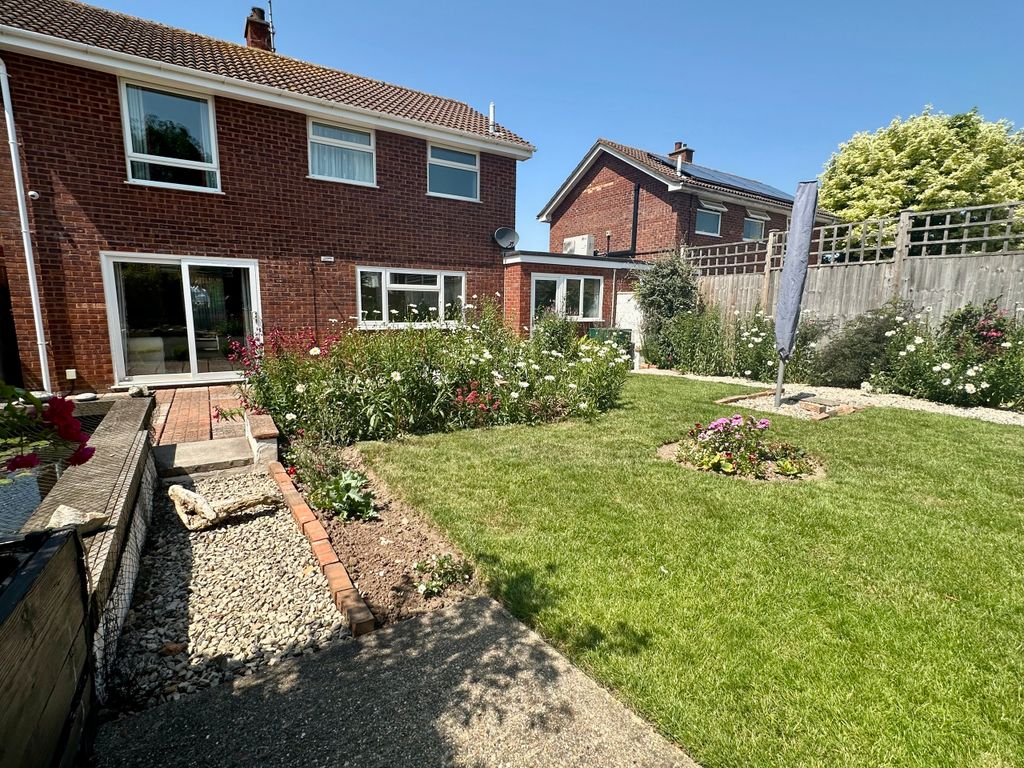 Property photo 1 of 28 .