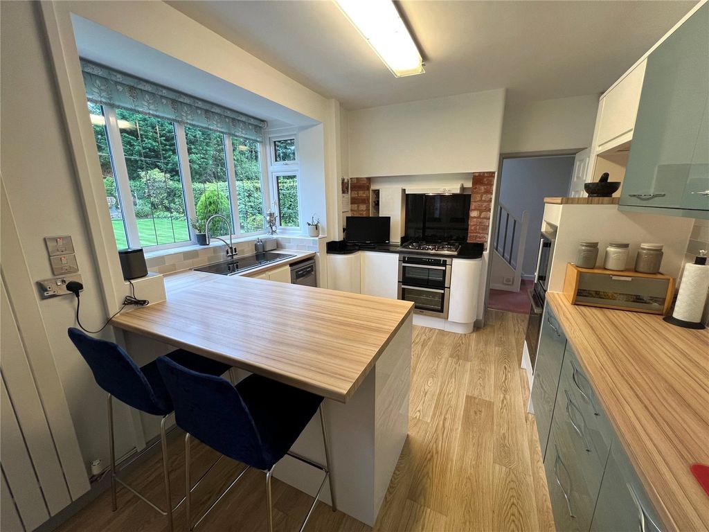 Property photo 2 of 18 Modern Kitchen