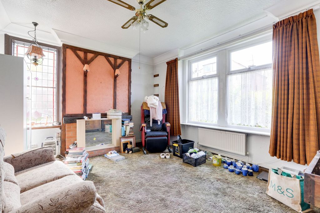 Property photo 2 of 17