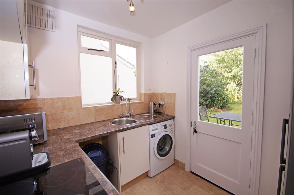 Property photo 3 of 8 Kitchen.Jpg