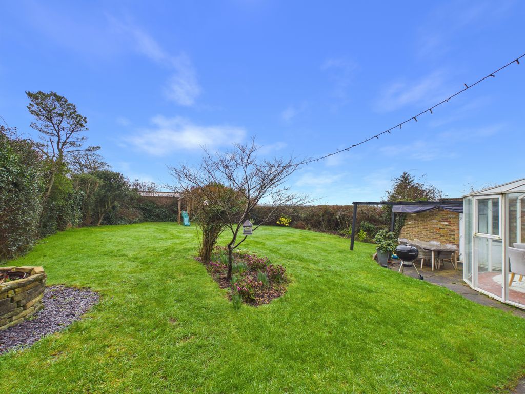 Property photo 2 of 21 Garden 2