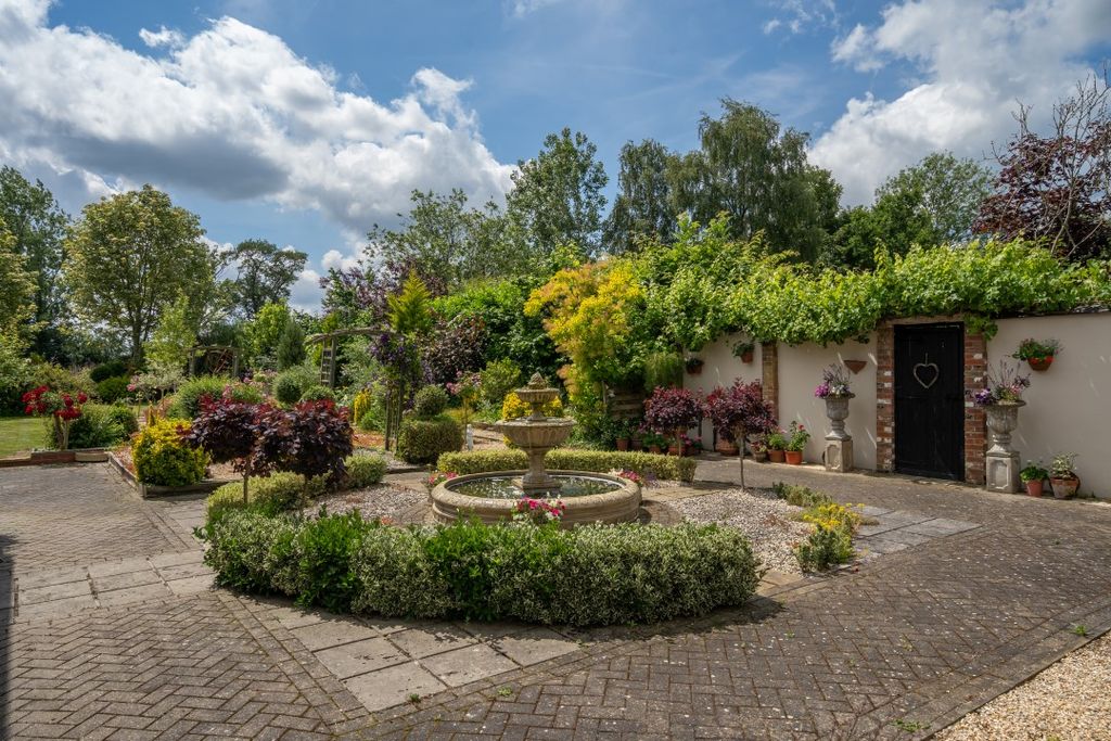 Property photo 3 of 34