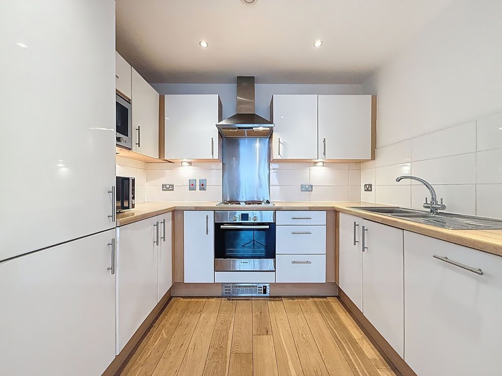 Property photo 2 of 25 Kitchen