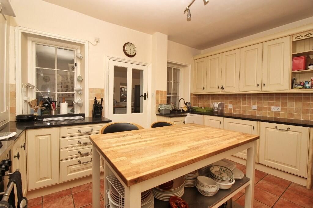 Property photo 3 of 23 Kitchen