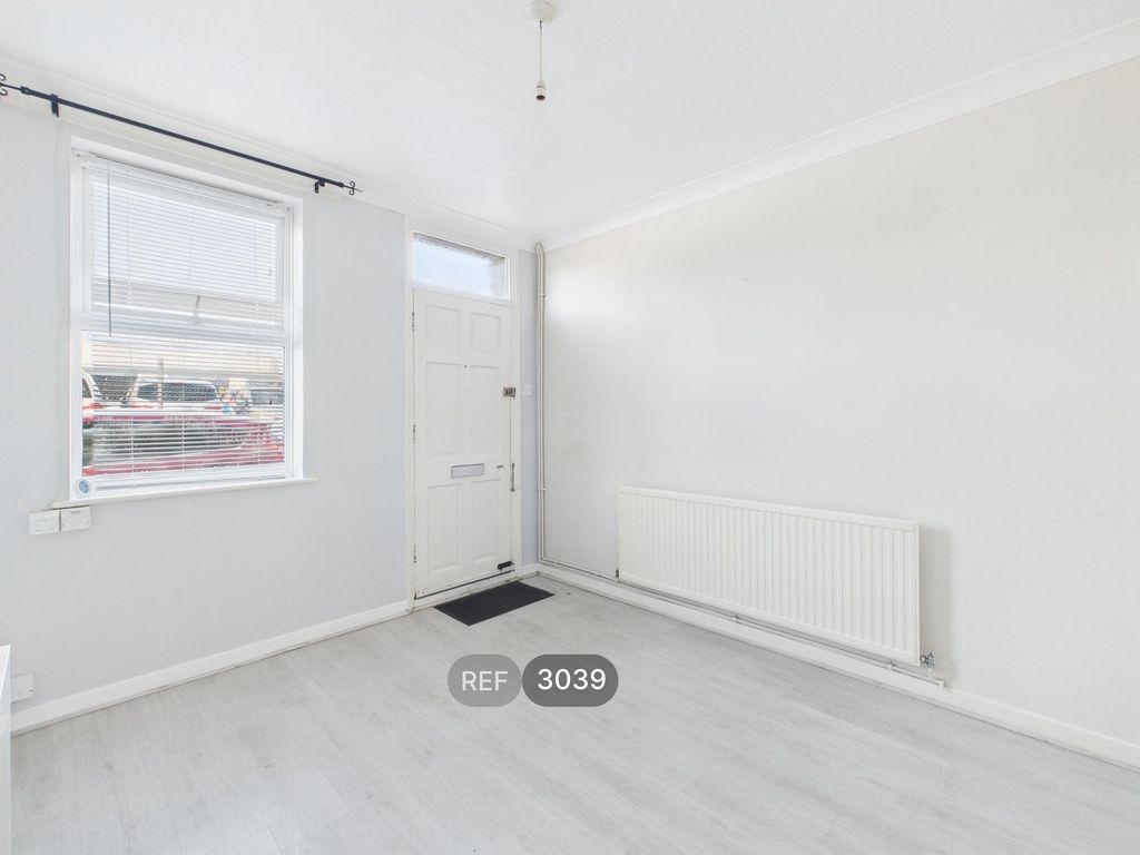 Property photo 2 of 27 Living Room