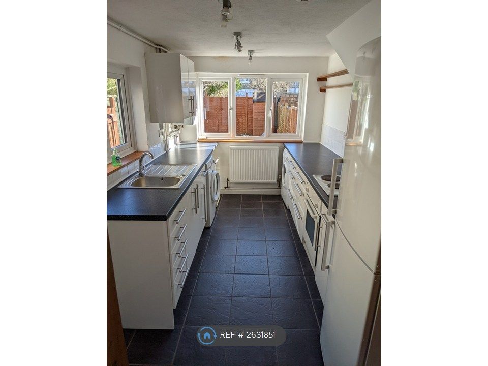 Property photo 3 of 11 Kitchen