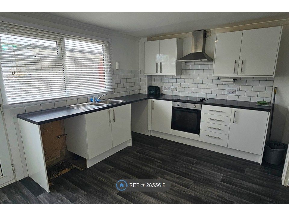 Property photo 3 of 7 Kitchen