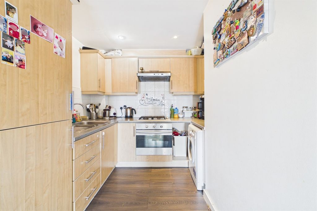 Property photo 3 of 11 Kitchen