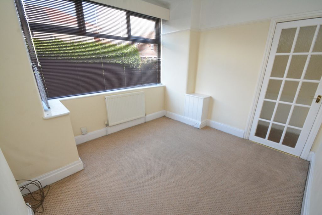 Property photo 2 of 11 Lounge