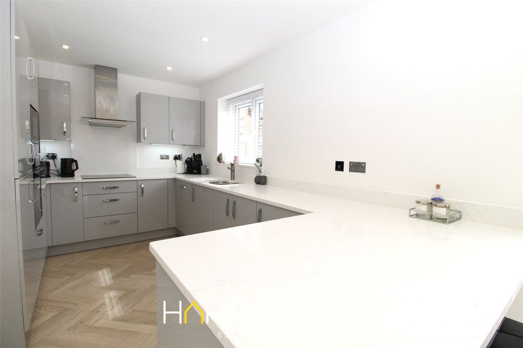 Property photo 3 of 22 Picture No. 06