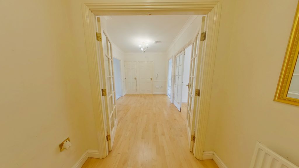 Property photo 2 of 10 Entrance Lobby