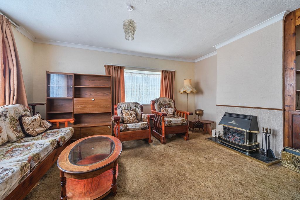 Property photo 3 of 16 Sitting Room