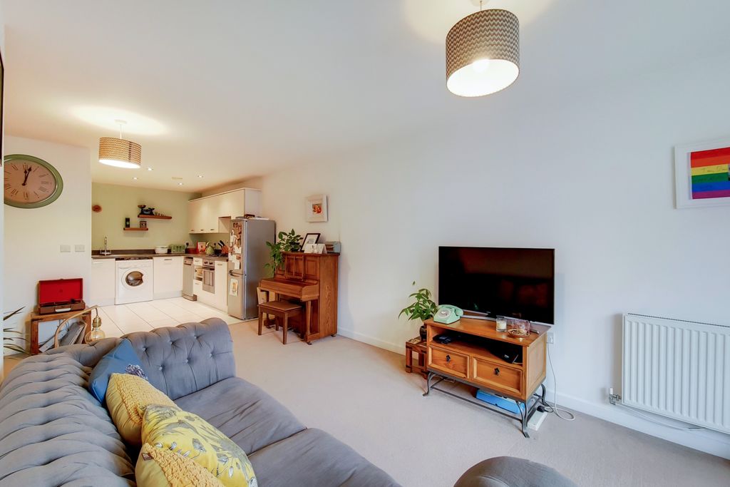 Property photo 2 of 12
