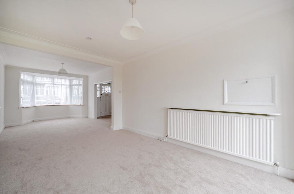 Property photo 3 of 10 Davidson Frost-Wellings, Dfw, Charmian Avenue, Sta