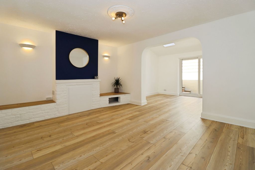 Property photo 2 of 17 Pbox-Img.Jpg