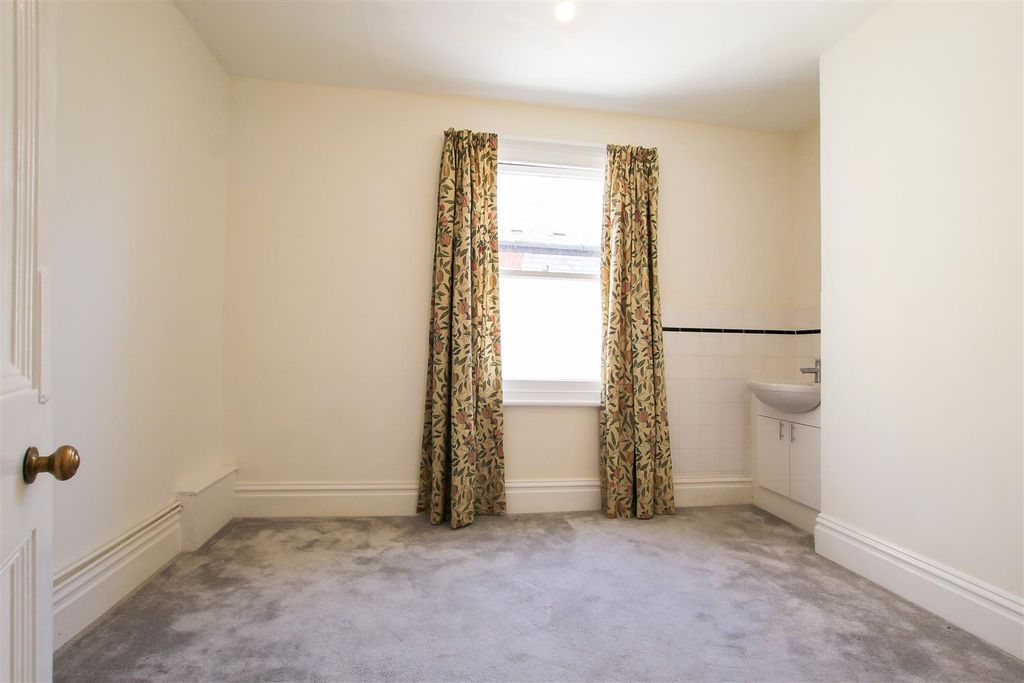 Additional image 14 of 6 bed town house to rentTenison Road, Cambridge CB1