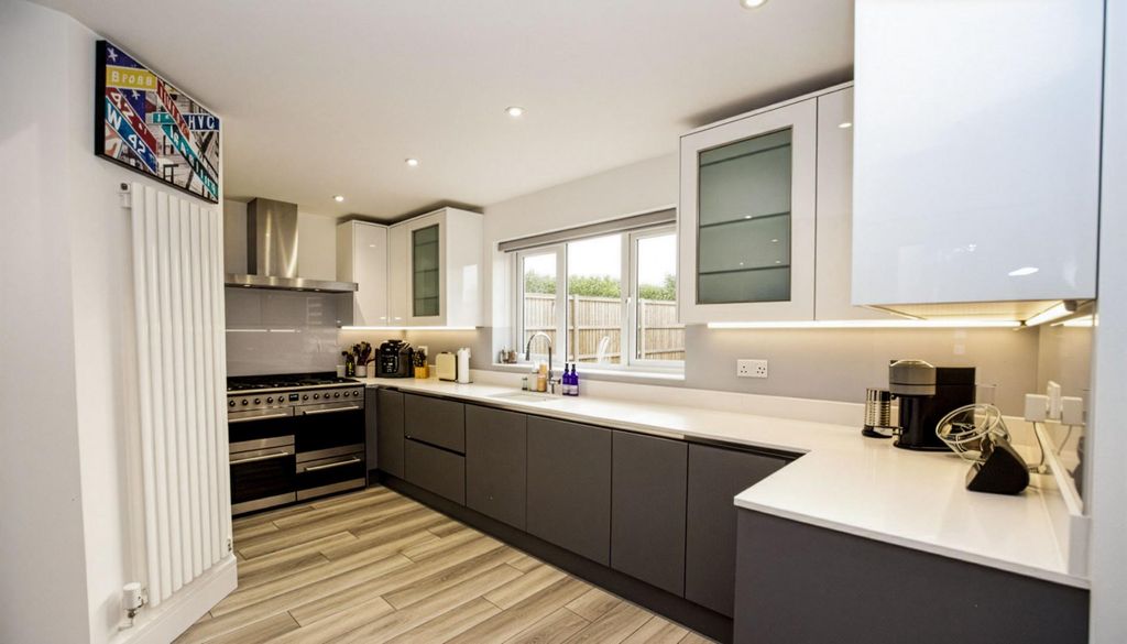 Property photo 2 of 20 Kitchen