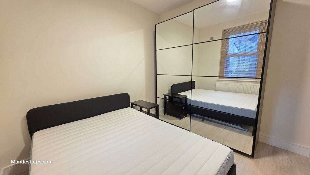 Property photo 3 of 18 Bedroom