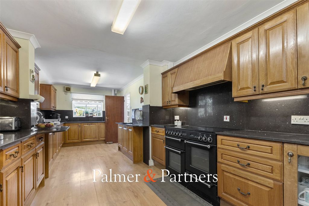 Property photo 2 of 39 Picture No. 17