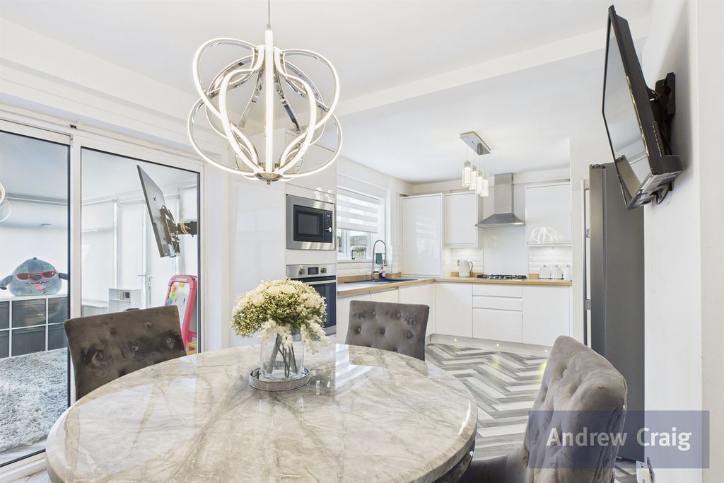 Property photo 2 of 19 Kitchen Diner