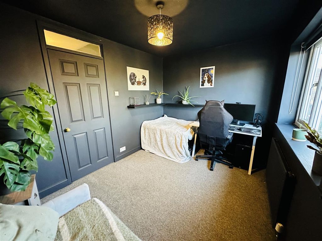 Property photo 3 of 11 Bedroom Two.Jpg