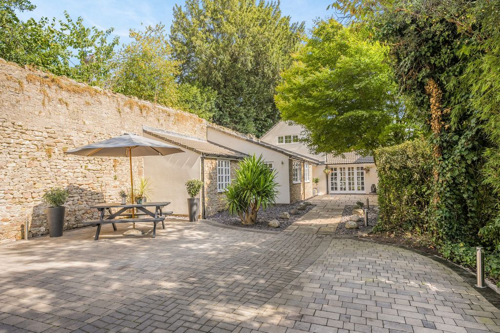 Property photo 1 of 25