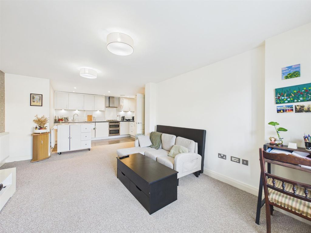 Property photo 2 of 8 Cam05080G0-Pr0295-Still003.Jpg