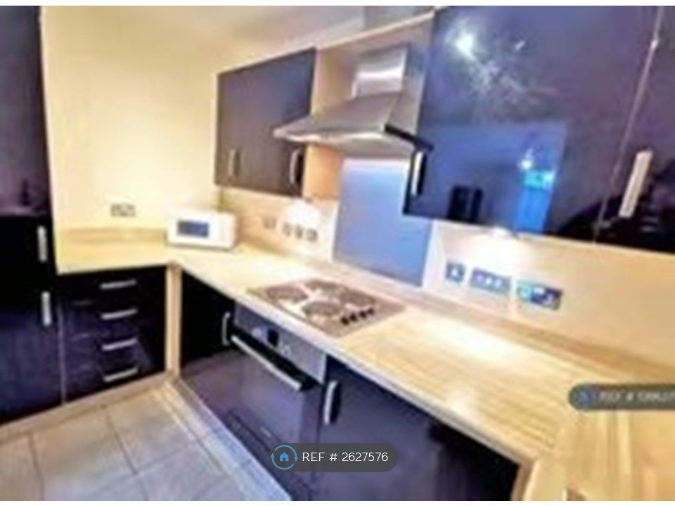 Property photo 3 of 11 Kitchen