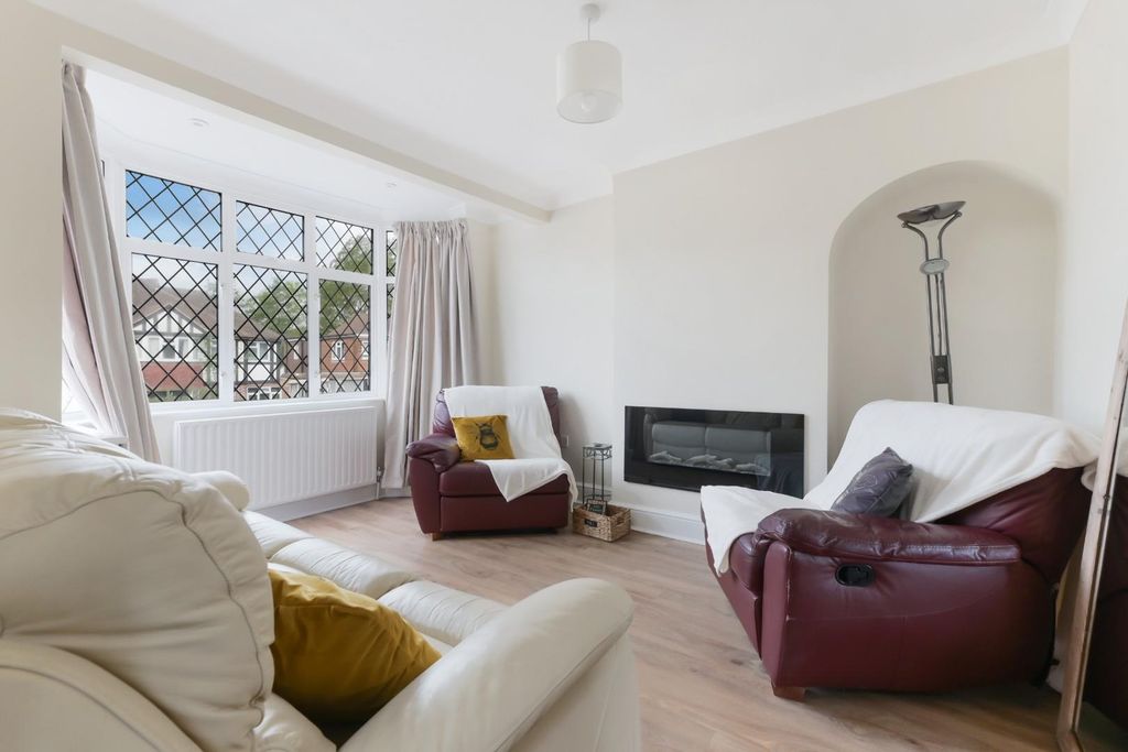 Property photo 3 of 20 Parklawn Avenue